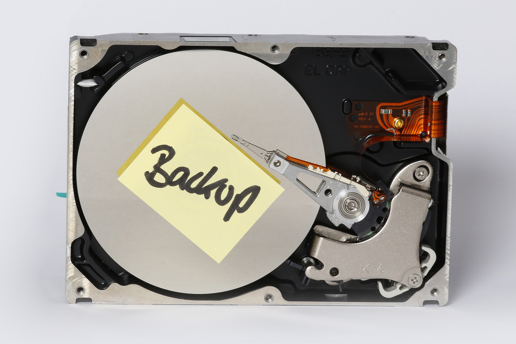 Backup Festplatte, por Tim Reckmann, en Flickr